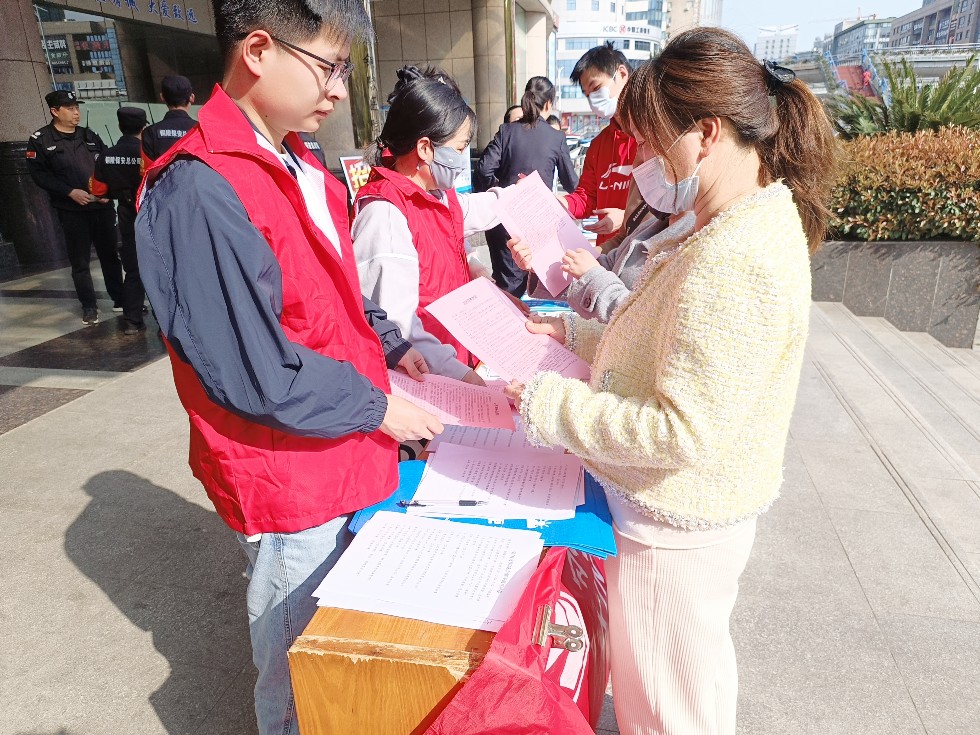 市公共資源交易中心開(kāi)展文明城市創(chuàng)建黨員志愿服務(wù)活動(dòng)1.jpg