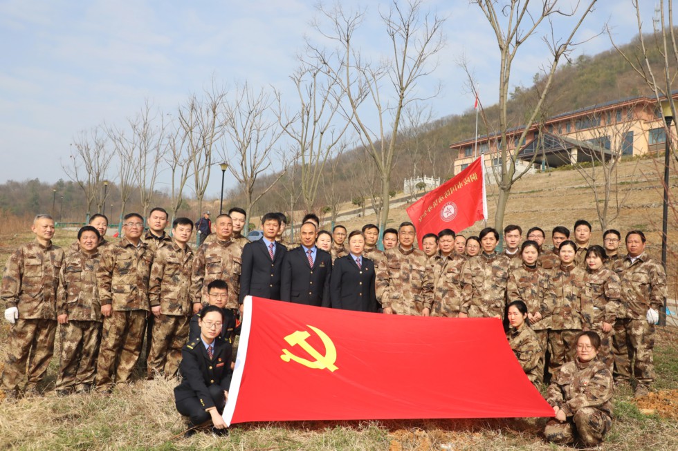 4.市國(guó)防動(dòng)員辦公室黨支部 銅陵西站黨總支聯(lián)合開展“各植一棵樹 (1).jpg